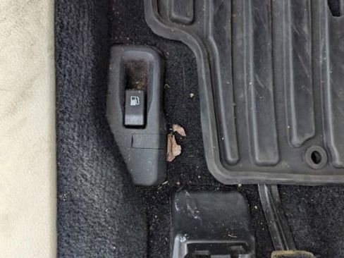 Used 2011 Subaru Outback 2.5i Premium w/ All-Weather Pkg image 40