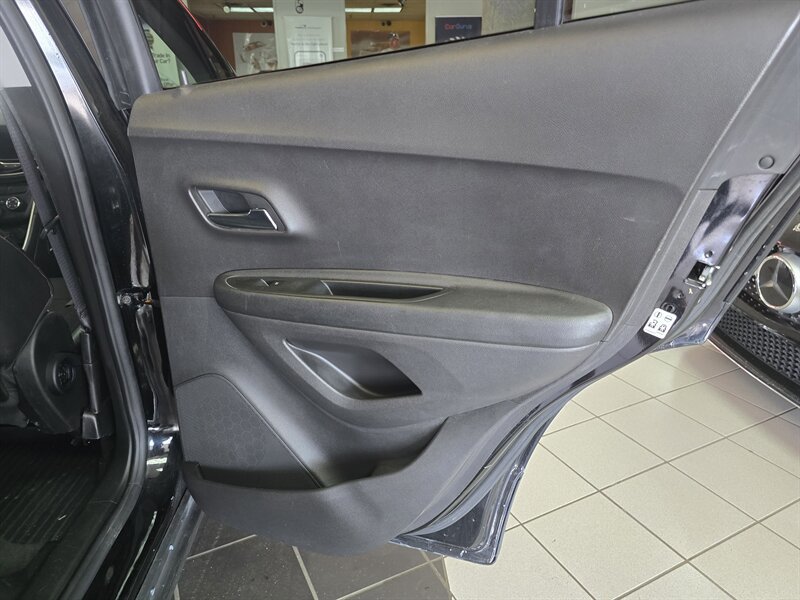 Used 2019 Chevrolet Trax LT w/ LT Convenience Package FWD image 15
