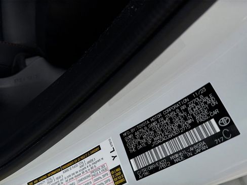 Used 2024 Toyota Prius Prime FWD image 30