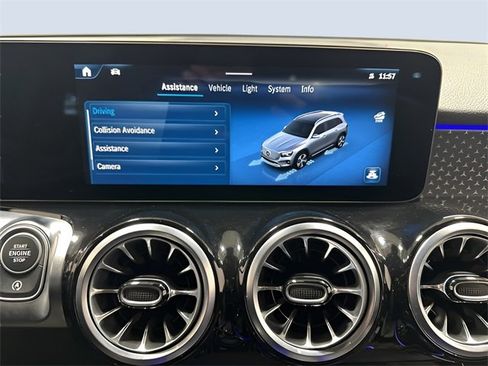 Used 2025 Mercedes-Benz GLB 250 4MATIC image 22