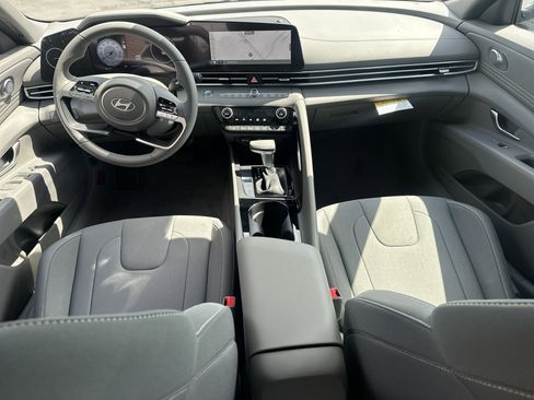 New 2025 Hyundai Elantra SEL image 11