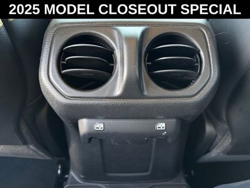 New 2025 Jeep Gladiator High Tide image 17