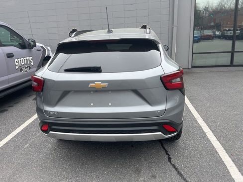 Used 2025 Chevrolet Trax LT w/ Driver Confidence Package image 14