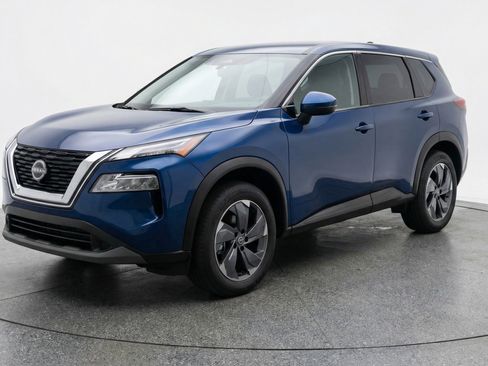 Used 2025 Nissan Rogue SV image 3