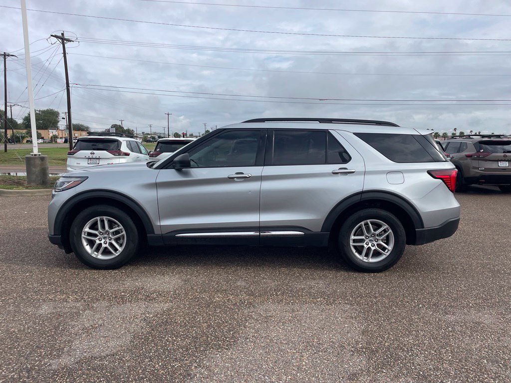 Used 2025 Ford Explorer Active RWD image 4