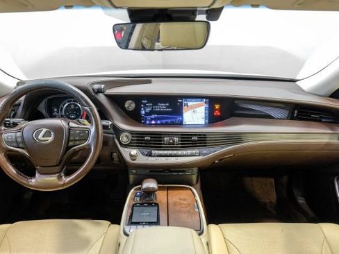 Used 2018 Lexus LS 500 w/ Accessory Package (Z1) RWD image 20