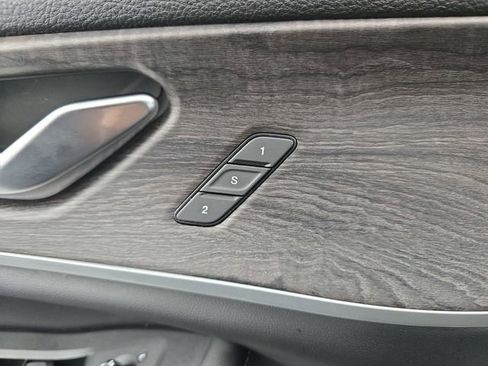 Used 2023 Jeep Grand Cherokee Limited image 26