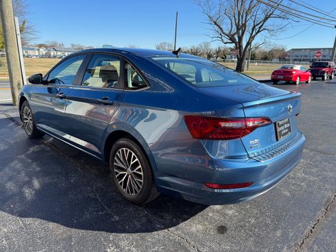Used 2021 Volkswagen Jetta SE w/ SE Cold Weather Package image 4