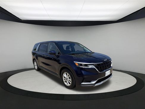 Used 2024 Kia Carnival LX FWD image 1