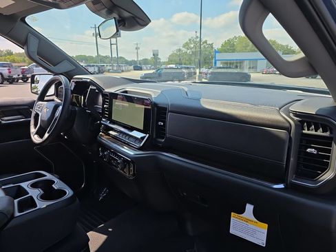 Used 2024 Chevrolet Silverado 1500 LT AWD/4WD image 29
