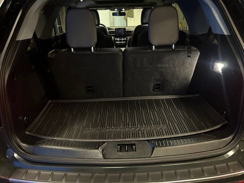 Used 2022 Ford Explorer Limited w/ Equipment Group 301A AWD/4WD image 18