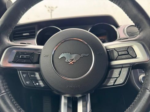 Used 2017 Ford Mustang Coupe RWD image 15