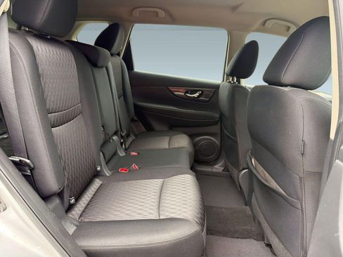 Used 2017 Nissan Rogue SV FWD image 28