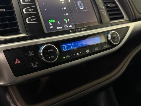Used 2018 Toyota Highlander Plus FWD image 19