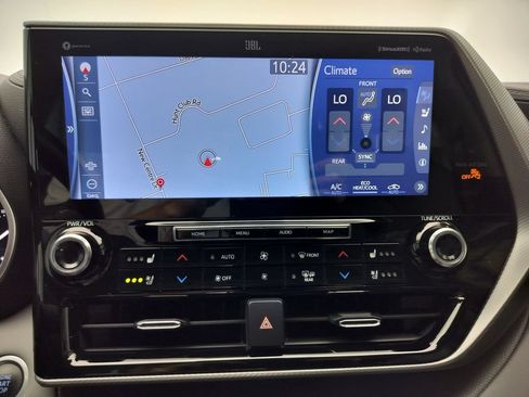 Used 2021 Toyota Highlander Platinum FWD image 16