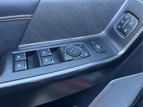 Used 2024 Ford F250 Platinum image 14