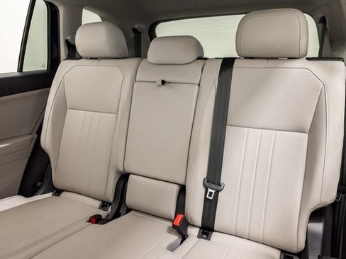 Used 2024 Volkswagen Tiguan SE FWD image 24
