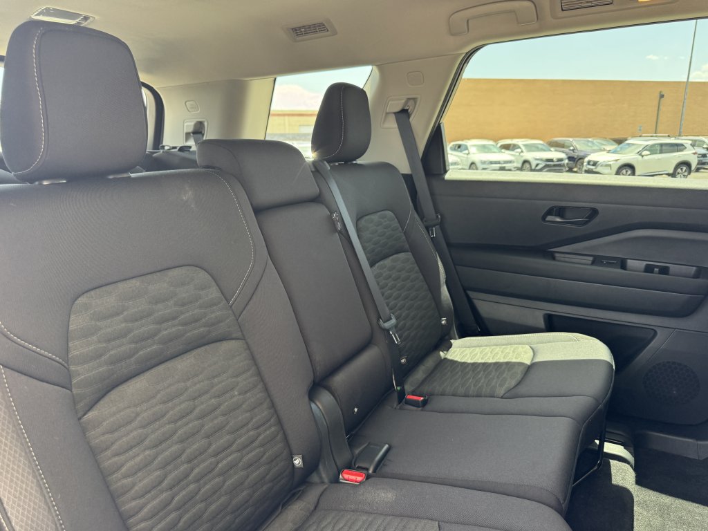 Used 2024 Nissan Pathfinder SV w/ Lighting Package (N92) FWD image 38
