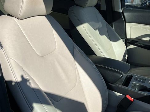 Used 2022 Ford Edge Titanium w/ Class II Trailer Tow Package image 27