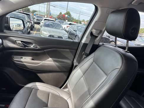 Used 2023 GMC Acadia SLT w/ Elevation Edition FWD image 17