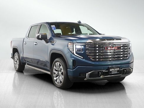 Used 2025 GMC Sierra 1500 Denali w/ Denali Reserve Package AWD/4WD image 8