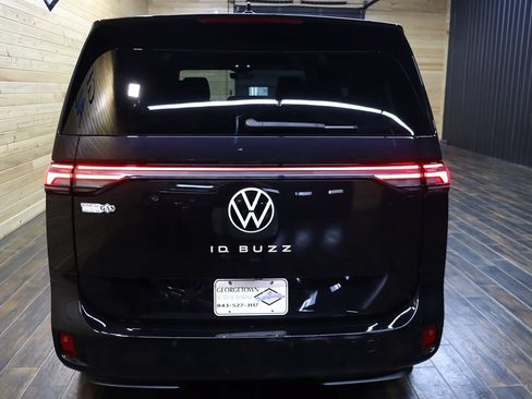 Used 2025 Volkswagen ID. Buzz Pro S RWD image 4