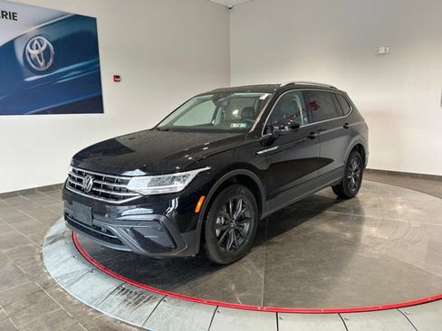 Used 2024 Volkswagen Tiguan SE w/ Panoramic Sunroof Package AWD/4WD image 3
