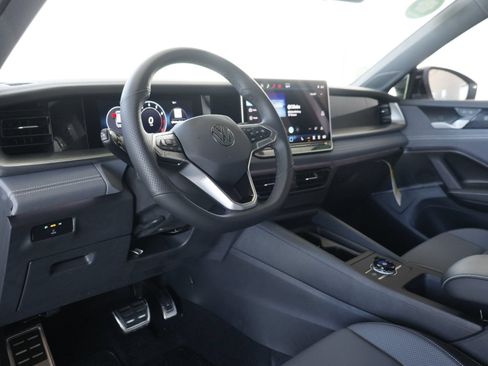 New 2026 Volkswagen Tiguan SE R-Line FWD image 6