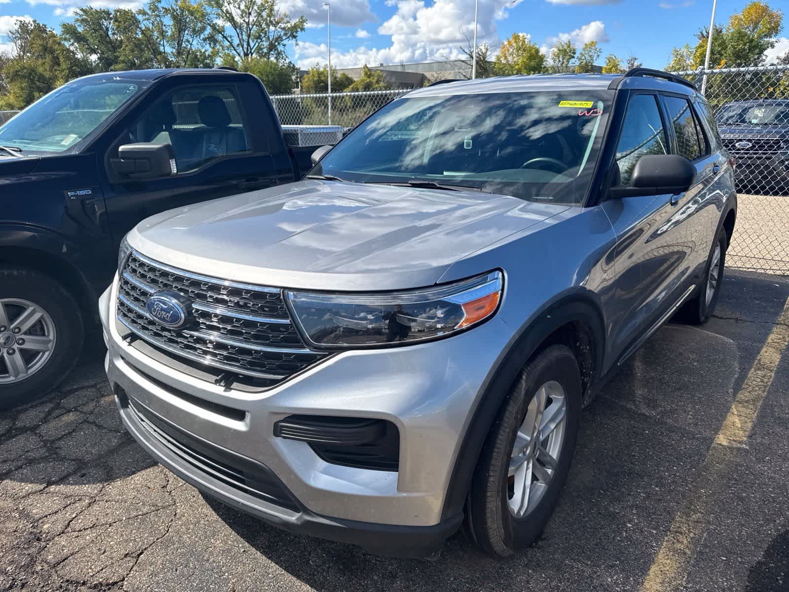 Used 2021 Ford Explorer XLT AWD/4WD image 2