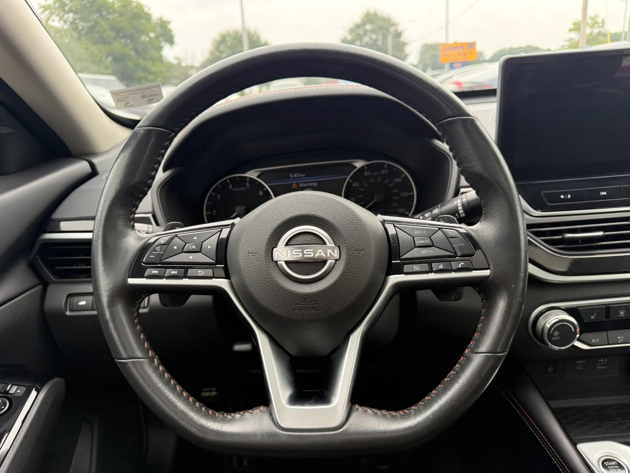 Used 2023 Nissan Altima 2.5 SR w/ SR Premium Package FWD image 9