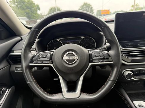 Used 2023 Nissan Altima 2.5 SR w/ SR Premium Package FWD image 9