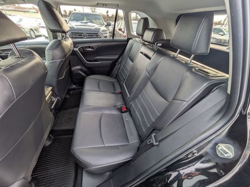 Used 2022 Toyota RAV4 XLE Premium image 17