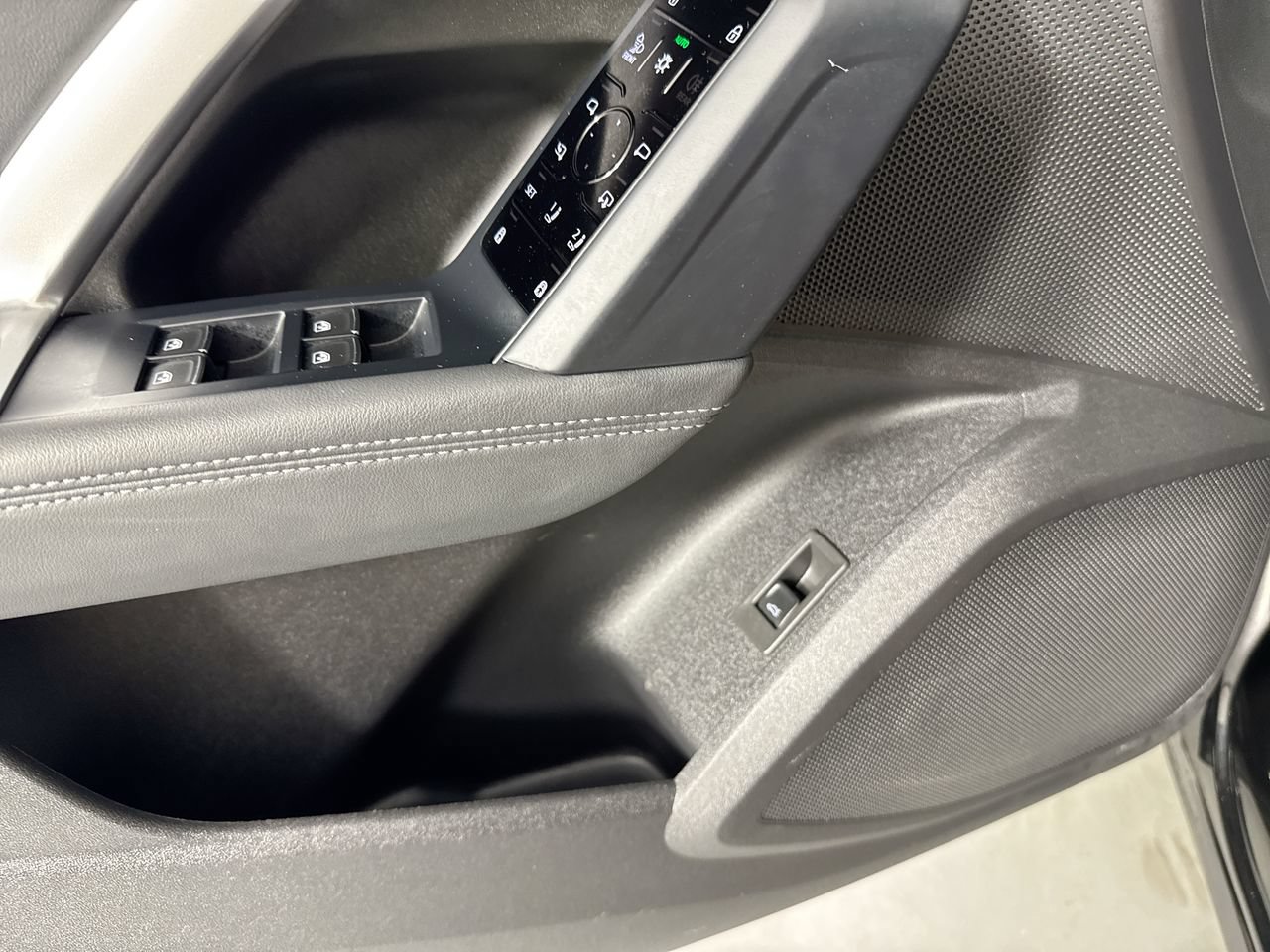 Used 2025 Audi Q5 Premium Plus w/ Premium Plus AWD/4WD image 10