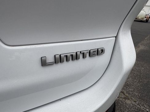 Used 2025 Jeep Grand Cherokee L Limited AWD/4WD image 46