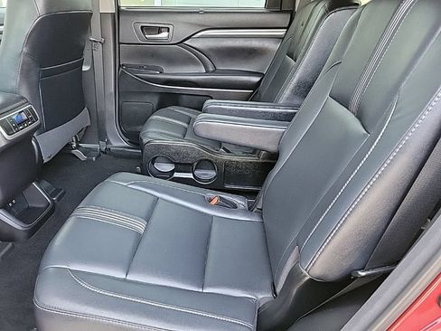 Used 2017 Toyota Highlander SE AWD/4WD image 13