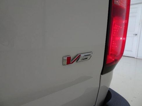 Used 2022 Chevrolet Colorado W/T w/ WT Convenience Package RWD image 14