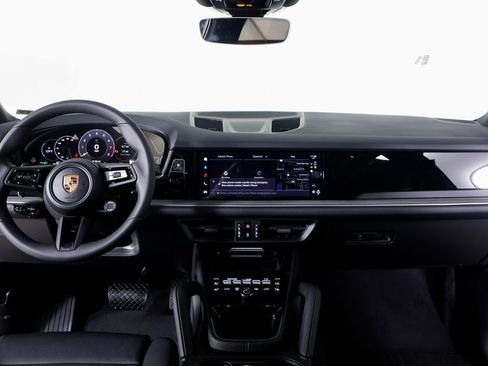 Used 2025 Porsche Cayenne image 8