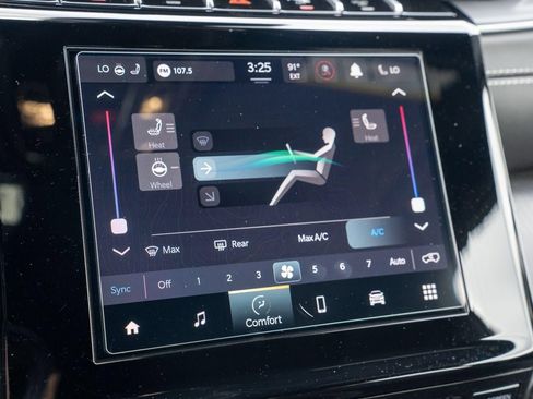 Used 2025 Jeep Grand Cherokee Laredo w/ Luxury Tech Group I RWD image 35