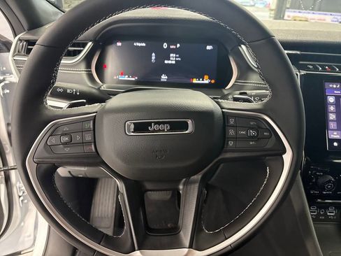 New 2025 Jeep Grand Cherokee Laredo X w/ Luxury Tech Group I image 15