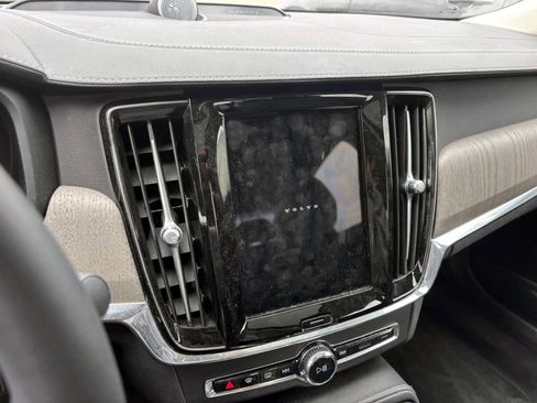 Used 2023 Volvo S90 B6 Ultimate w/ Lounge Package image 18