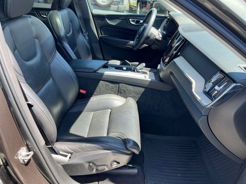 Used 2022 Volvo XC60 B5 Inscription w/ Protection Package Premier FWD image 19