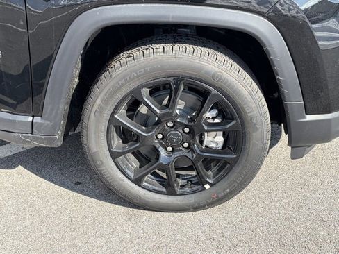 New 2026 Jeep Compass Latitude image 11