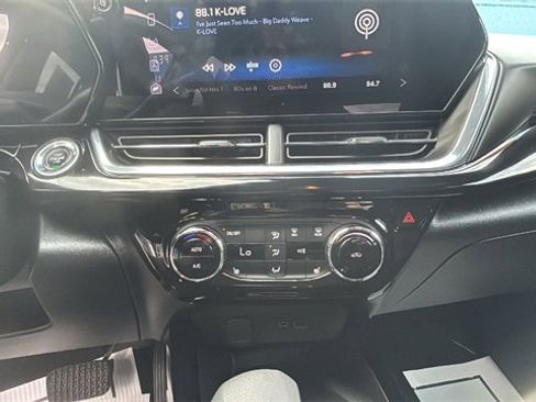 Certified 2024 Chevrolet Trax RS w/ Sunroof Package image 15