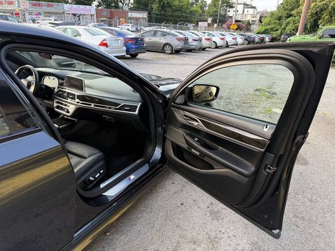 Used 2018 BMW 740i RWD image 17