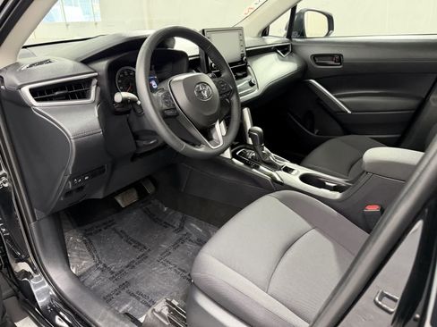 Used 2022 Toyota Corolla Cross LE AWD/4WD image 9