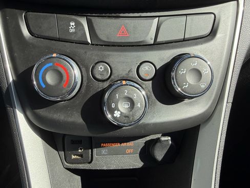 Used 2018 Chevrolet Trax LT w/ LT Convenience Package image 19