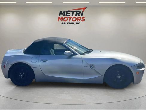 Used 2005 BMW Z4 2.5i image 5