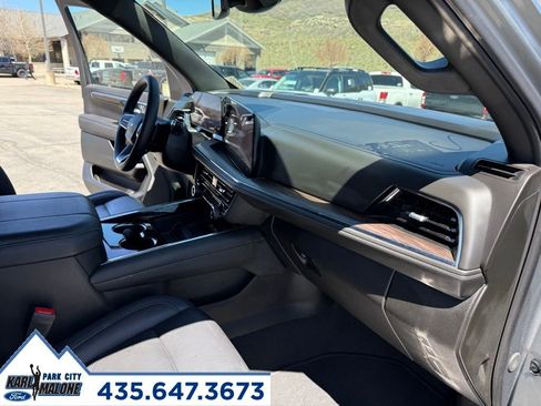 Used 2025 Chevrolet Suburban Z71 AWD/4WD image 40