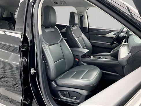 Certified 2025 Ford Explorer Active w/ Active Comfort Package AWD/4WD image 7