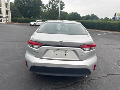 Used 2025 Toyota Corolla LE FWD image 5